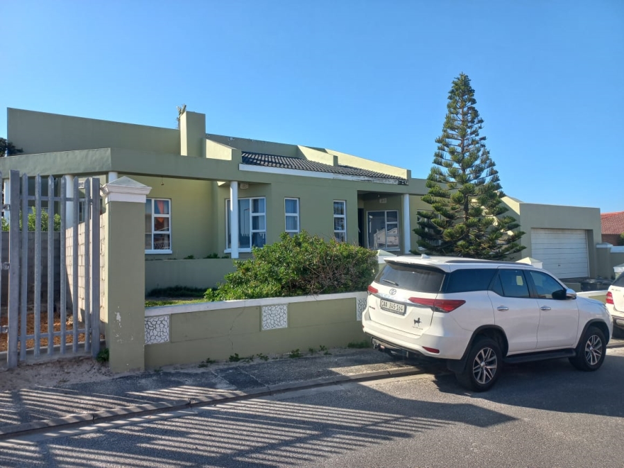 4 Bedroom Property for Sale in Pelican Heights Western Cape